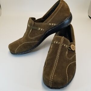 Clarks Bendable Womans Size 8 Olive Green Leather Suede Loafer Slip On Button